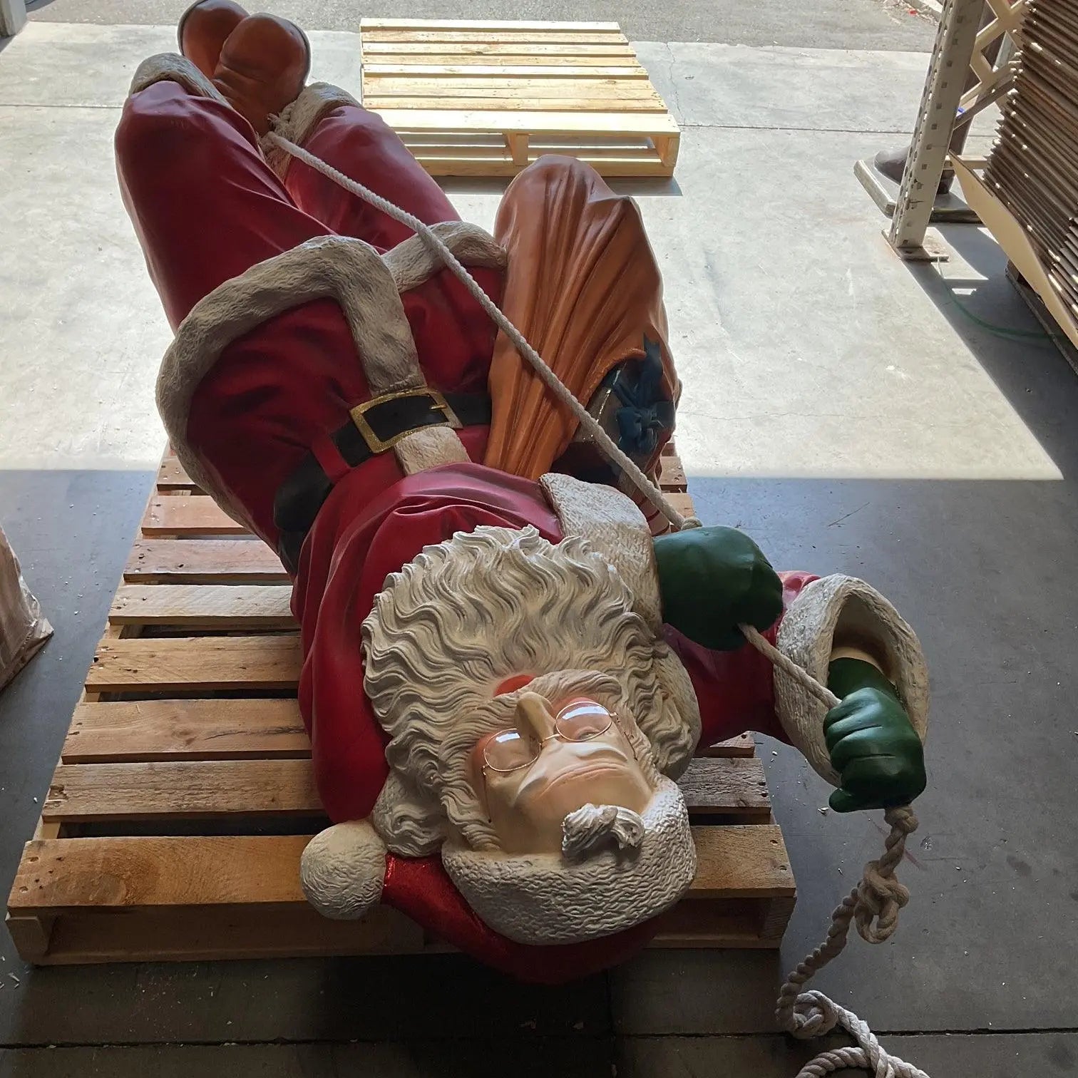 Bottom Statue Rope Santa On Rope Hanging Life Size Statue | LM Treasures – LM Treasures