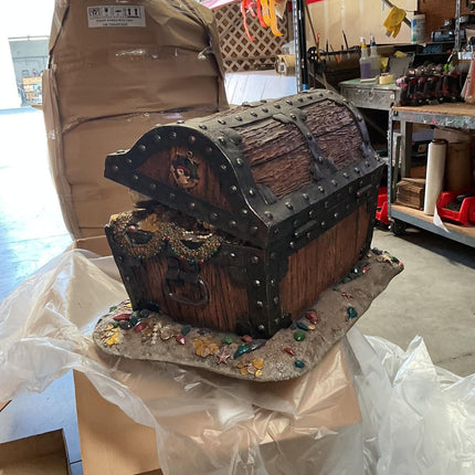 Treasure Chest Pirate's Coffer Statue - LM Treasures 