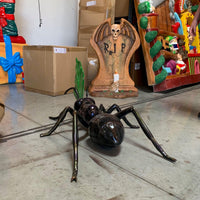 Ant With Leaf Over Sized Statue - LM Treasures 