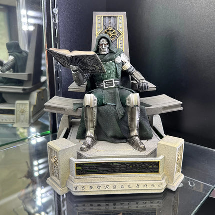 Doctor Doom on Throne 1:10 Scale Statue Iron Studios LM Treasures - IR
