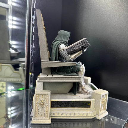 Doctor Doom on Throne 1:10 Scale Statue Iron Studios LM Treasures - IR