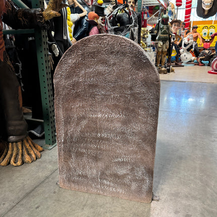 Gravestone With Skull Tombstone Statue