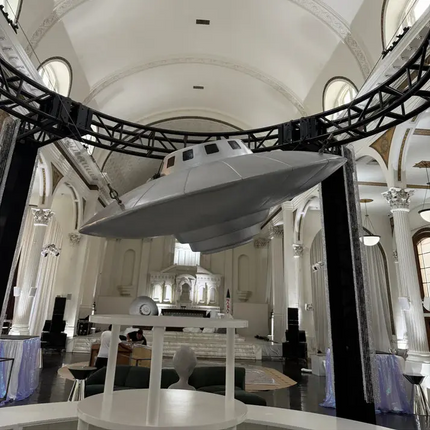 6ft UFO Alien Spaceship Chandelier Hanging Sci-Fi Light Prop