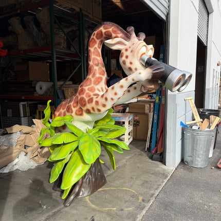 Comic Giraffe Exploring Life Size Statue LM Treasures - PT