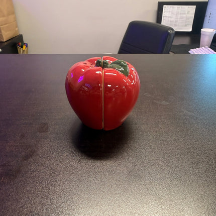 Apple Seasonings Salt and Pepper Shaker Set