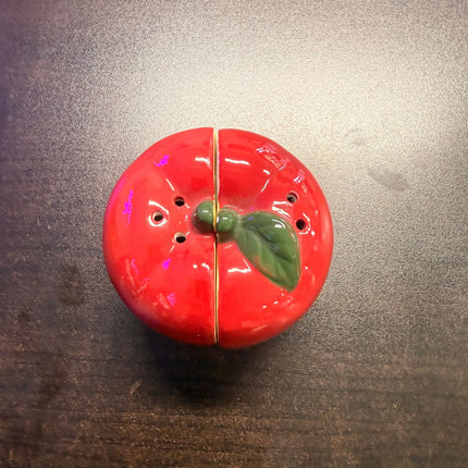 Apple Seasonings Salt and Pepper Shaker Set