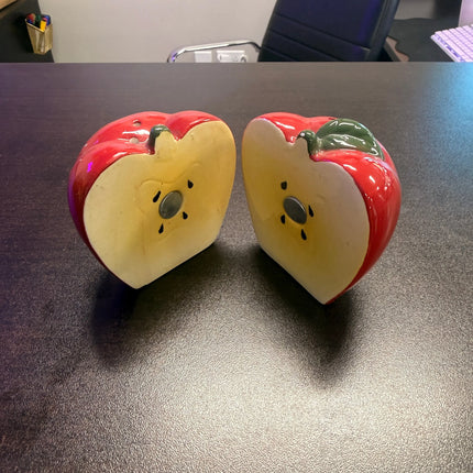 Apple Seasonings Salt and Pepper Shaker Set
