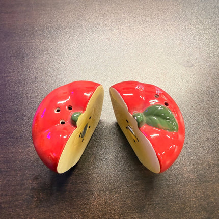 Apple Seasonings Salt and Pepper Shaker Set