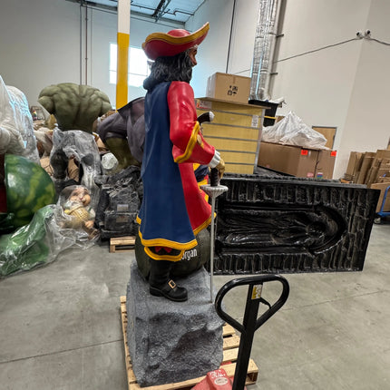 Pre-Owned Licensed Captain Morgan Life Size Statue LM Treasures - P