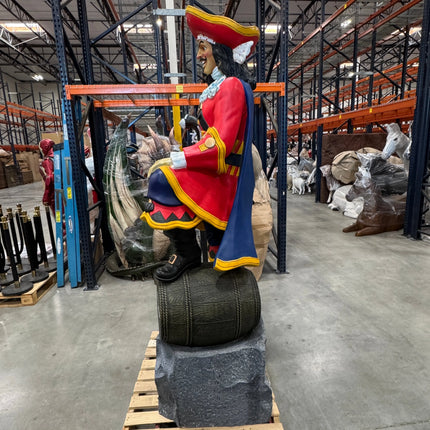 Pre-Owned Licensed Captain Morgan Life Size Statue LM Treasures - P