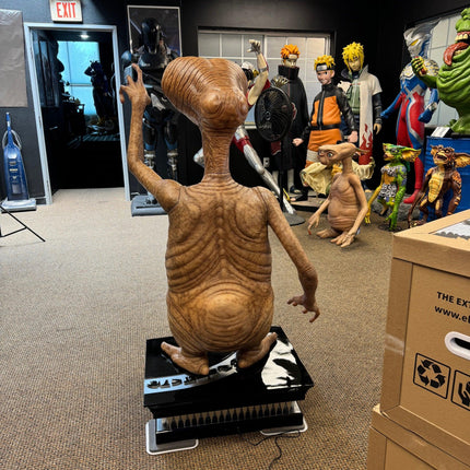 E.T. Life Size Light Up Statue 1:1