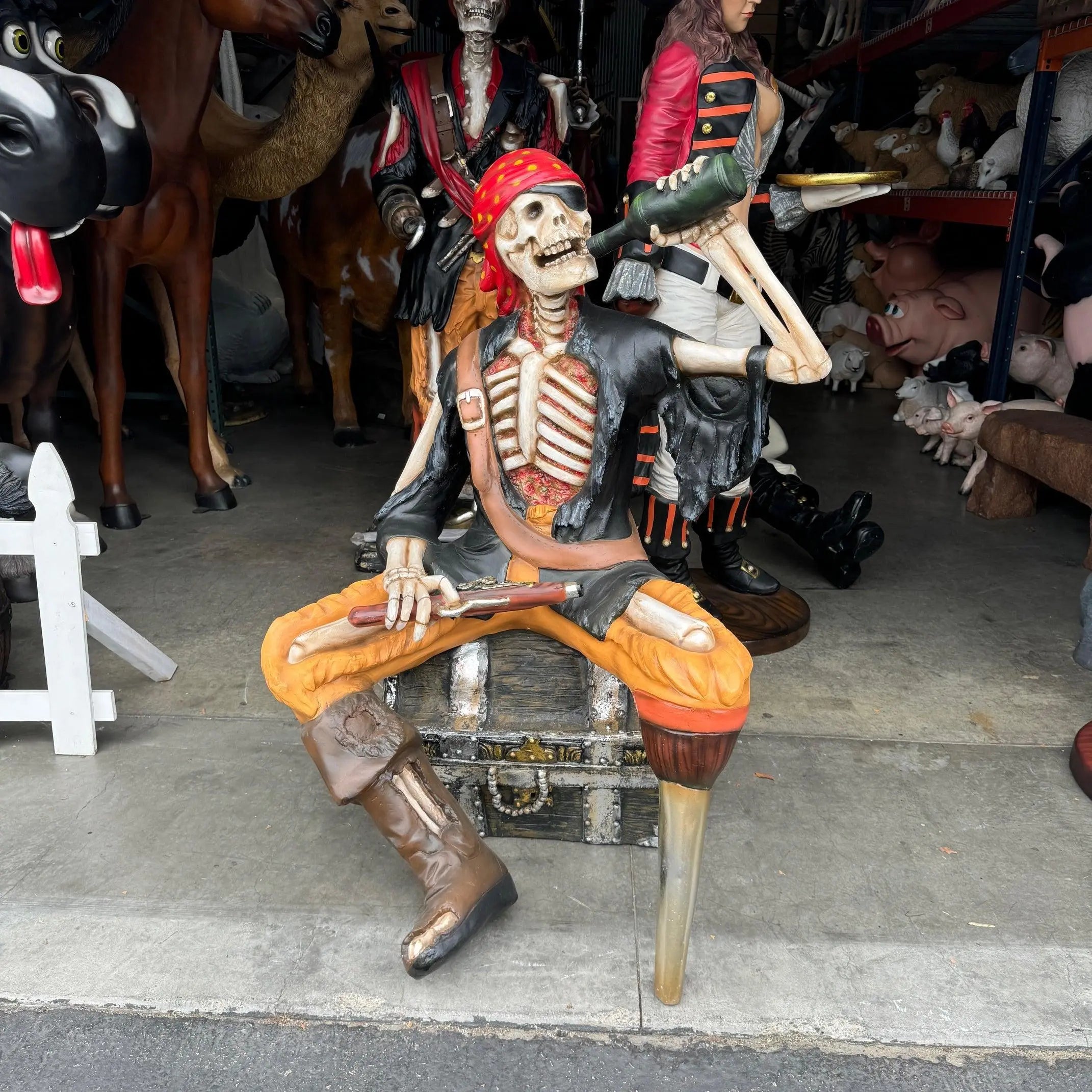 Squelette pirate assis - Figurine décorative de taverne Squelette pirate assis - Figurine décorative de taverne