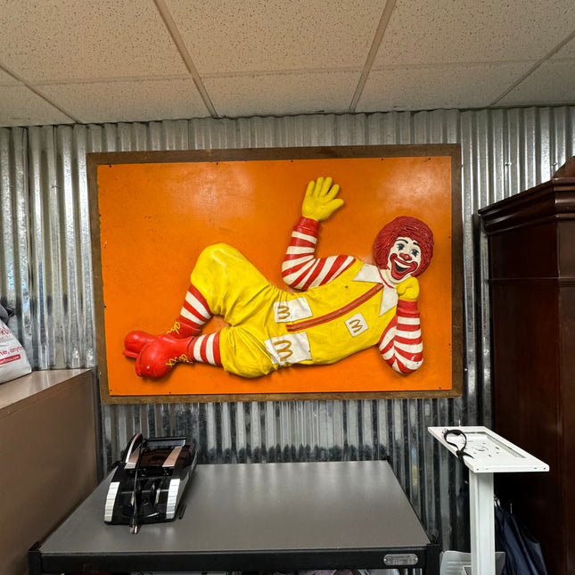 Pre-Owned Ronald McDonalds Wall Panel Store Display LM Treasures - P