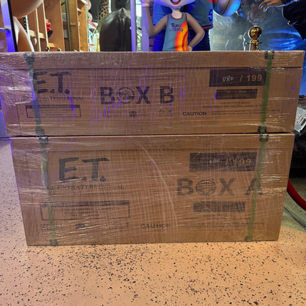 E.T. Life Size Light Up Statue 1:1