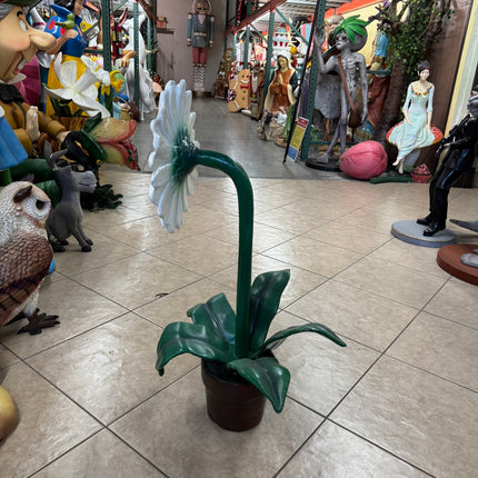 Small White Daisy In Pot Flower Statue
