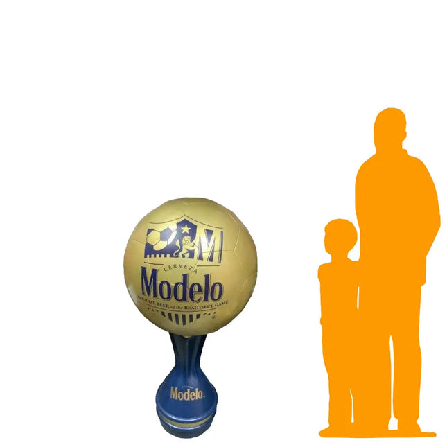 Pre-Owned Modelo Soccer Ball Life Size Statue LM Treasures - P
