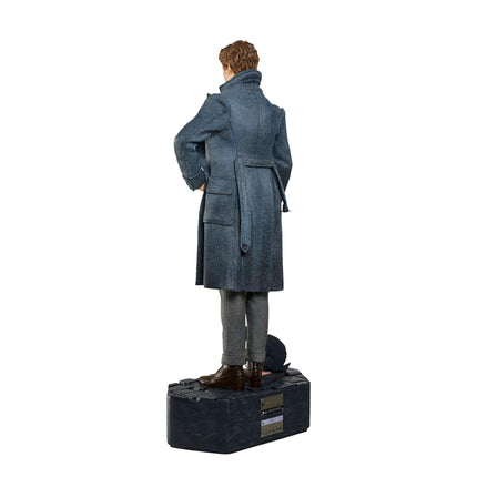 Fantastic Beasts 2 Newt and Niffler 1:1  Life Size Statues