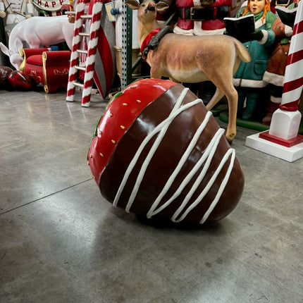 Chocolate Covered Strawberry Statue - LM Treasures 