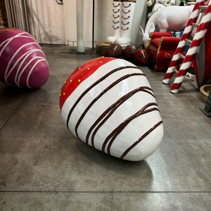 White Chocolate Covered Strawberry Statue - LM Treasures 