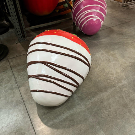 White Chocolate Covered Strawberry Statue - LM Treasures 