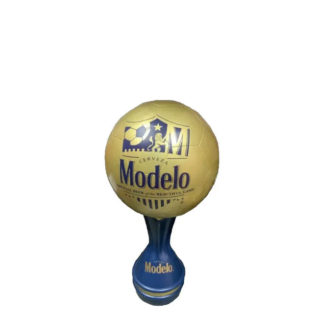 Pre-Owned Modelo Soccer Ball Life Size Statue LM Treasures - P