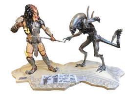 Alien vs Predator 1/2 Scale Pre-Owned Statue - LM Treasures 