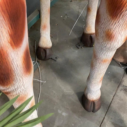 Giraffe Life Size Statue - LM Treasures 
