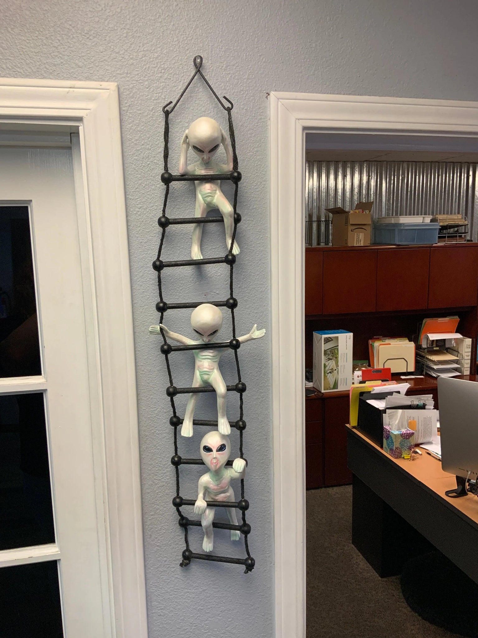 Aliens on Rope Ladder Statue | LM Treasures