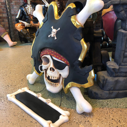 Pirate Skull Cross Bone Sign Statue - LM Treasures 